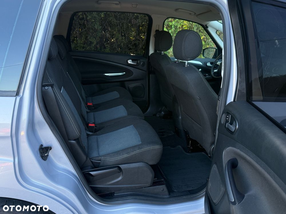 Ford S-Max - 13