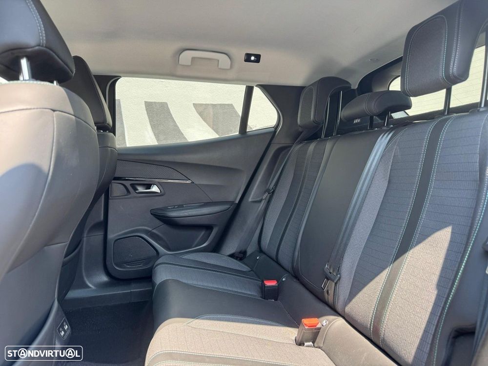 Peugeot 2008 1.2 PureTech Allure EAT8 - 8
