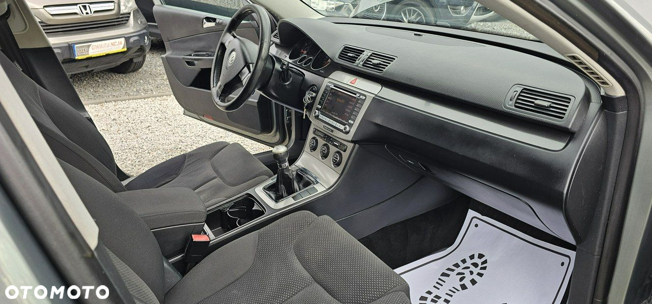 Volkswagen Passat - 30