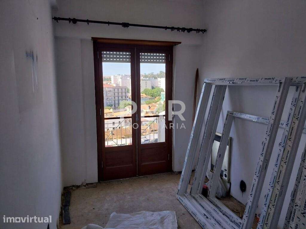 T3 com varanda totalmente remodelado em Benfica - Grande imagem: 5/17