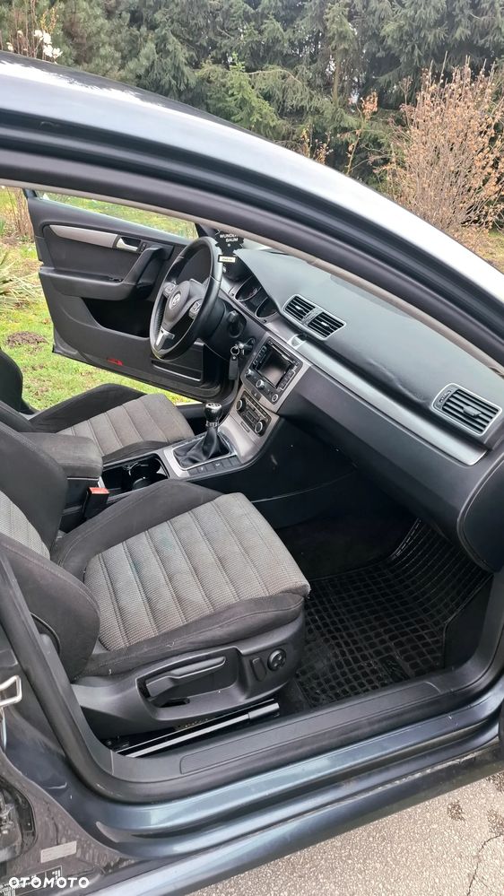 Volkswagen Passat - 13