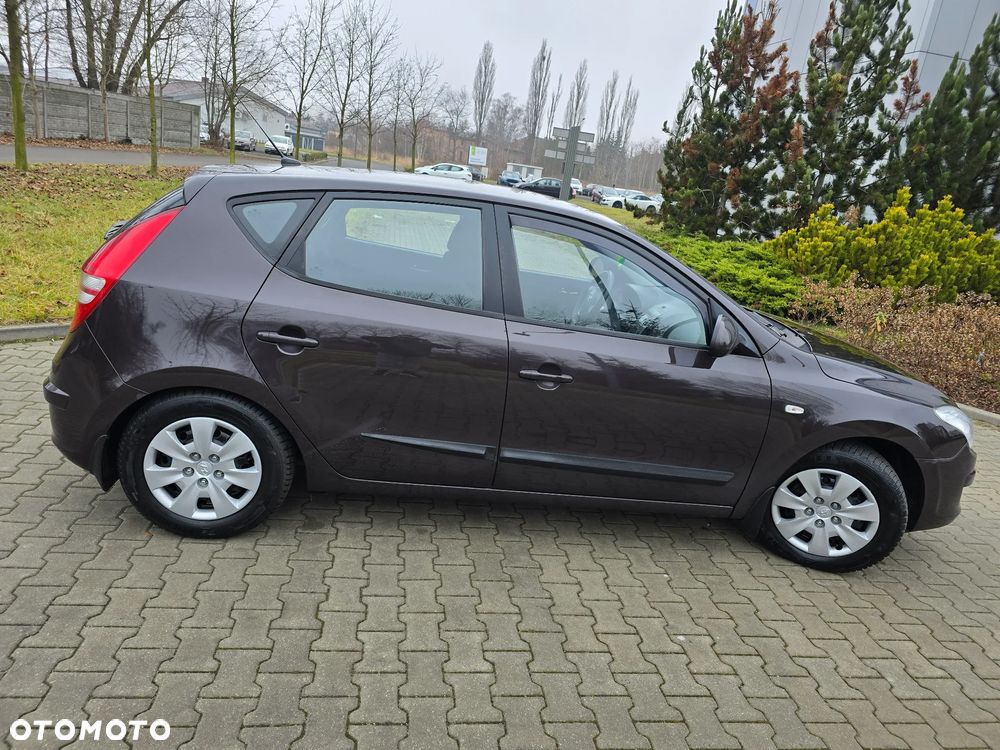 Hyundai i30 1.6 Comfort - 12