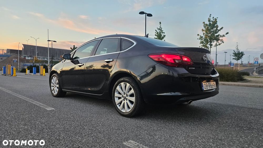 Opel Astra 1.4 Turbo Selection - 3