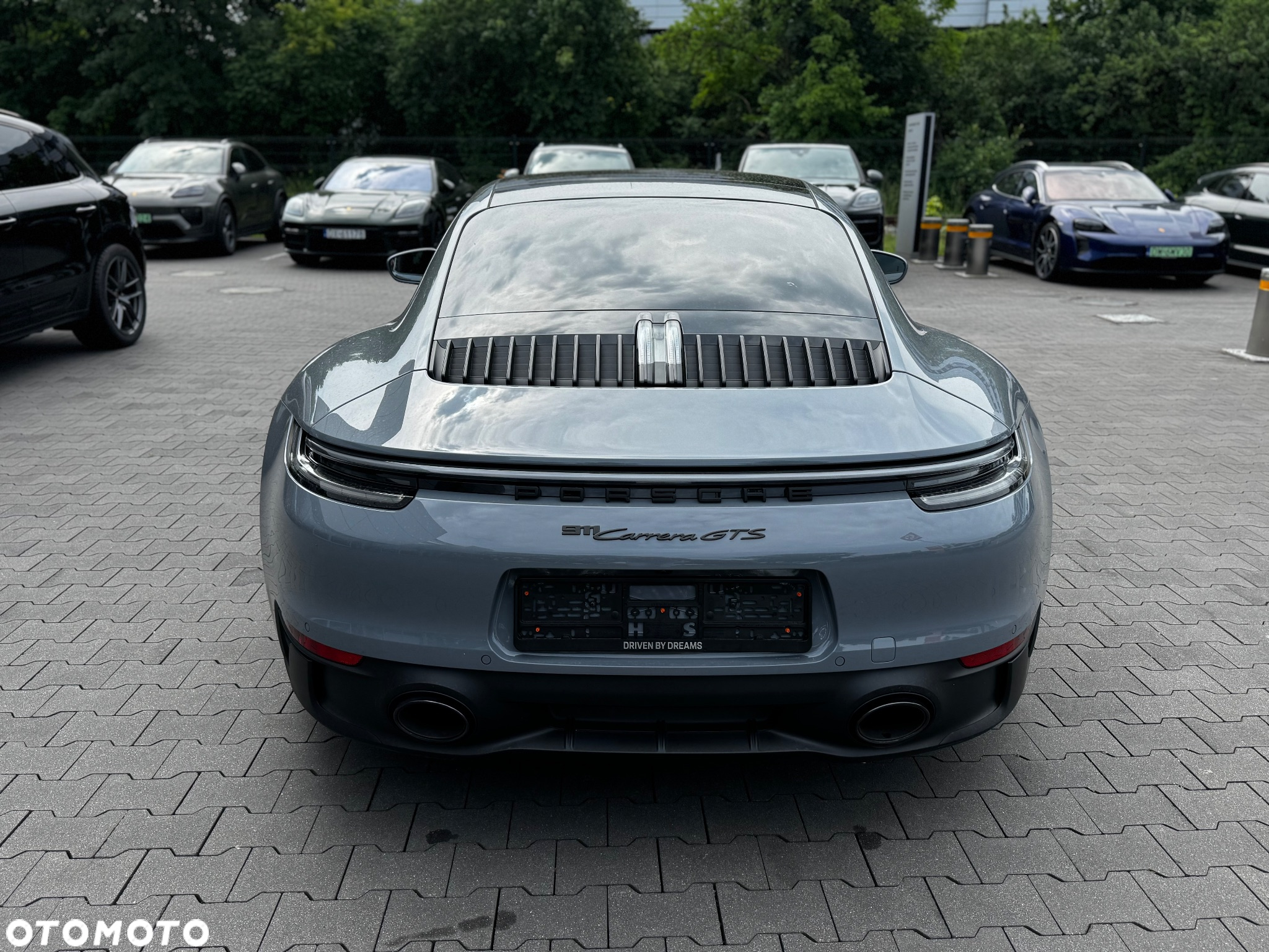 Porsche 911 Carrera GTS - 11