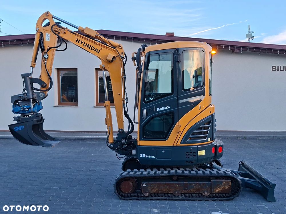 Hyundai R30 ROTOTILT - 1