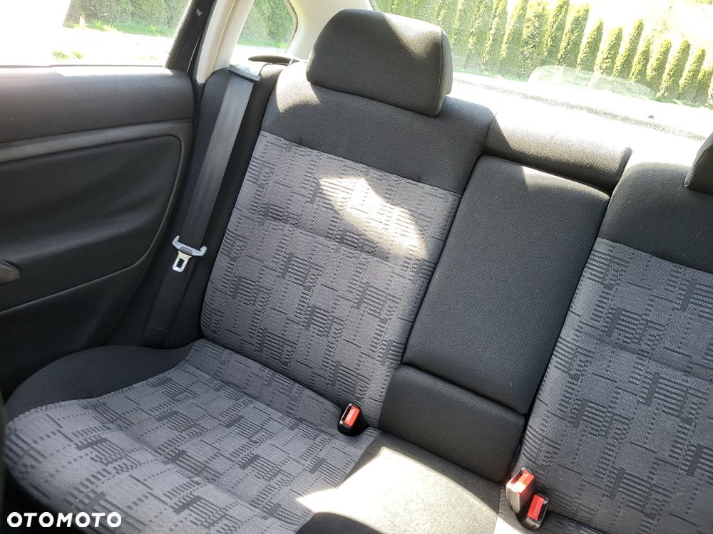 Volkswagen Passat - 35