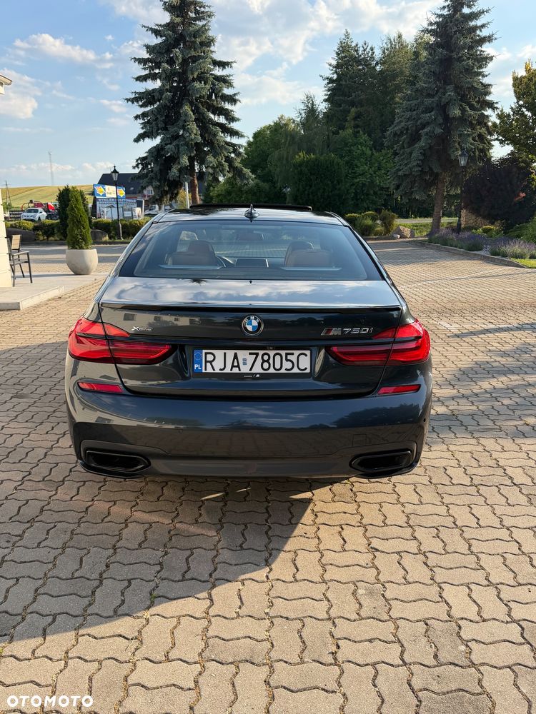 BMW Seria 7 750i xDrive - 10