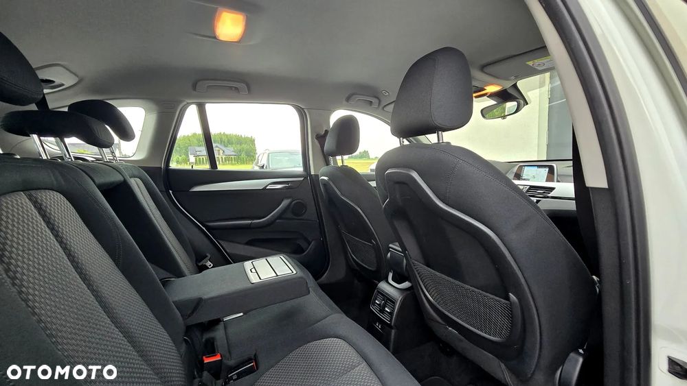BMW X1 sDrive18i Business Edition - 33