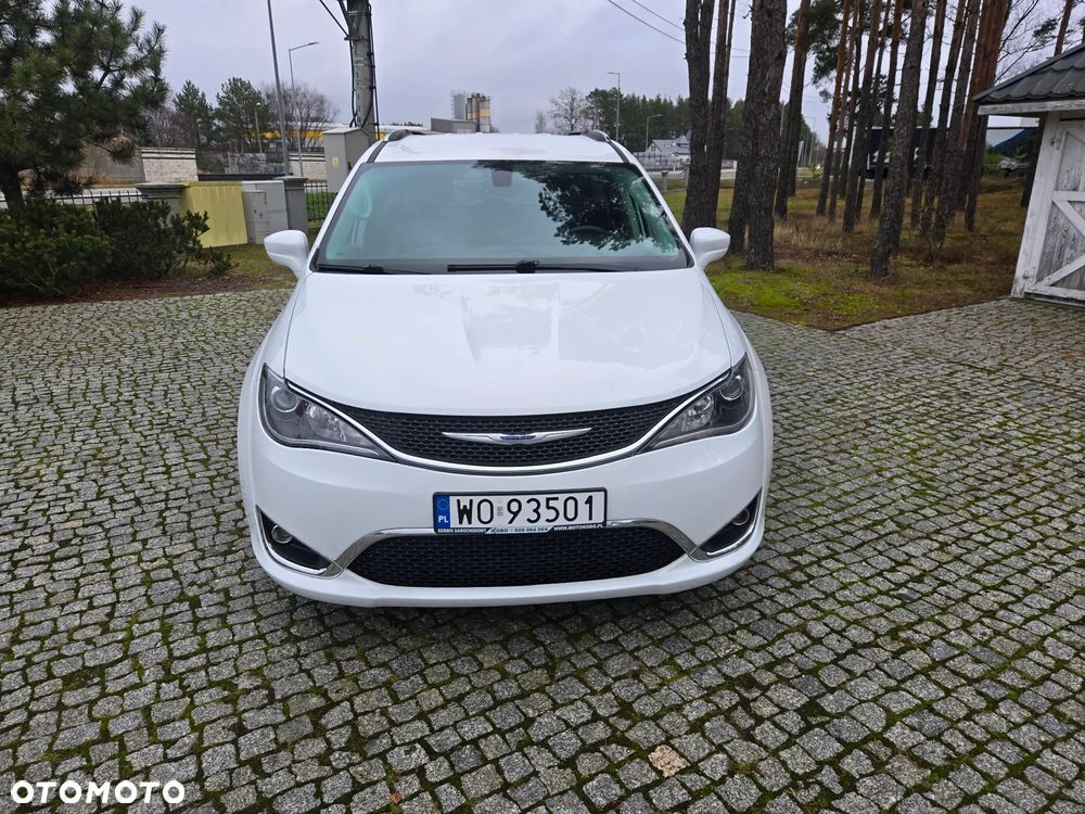 Chrysler Pacifica - 2