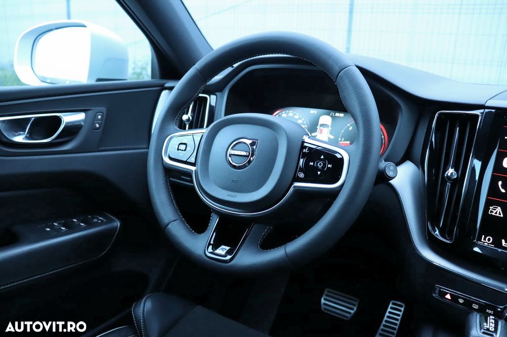 Volvo XC 60 D5 AWD Geartronic RDesign - 11