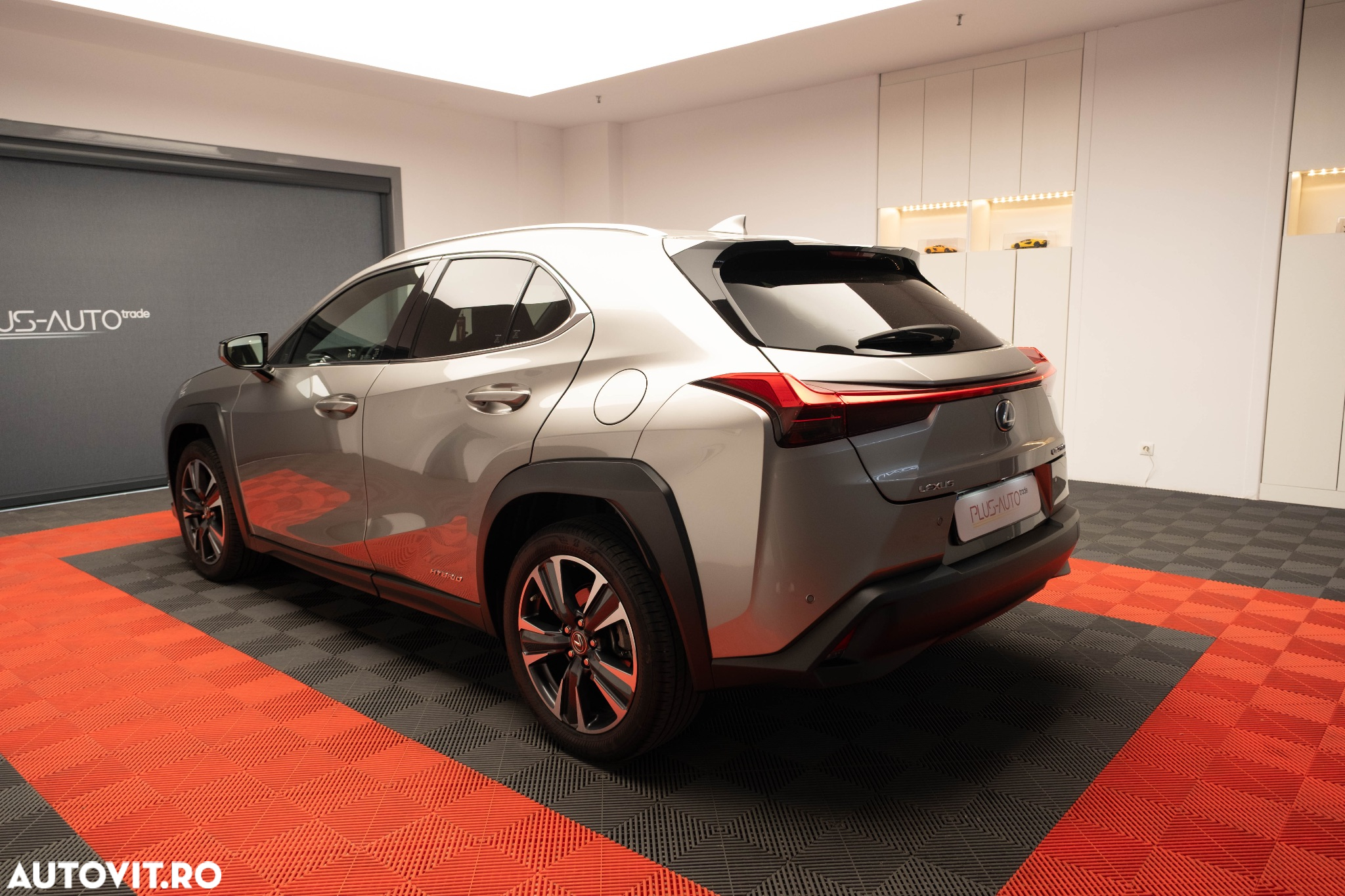 Lexus UX 250h FWD Executive - 17