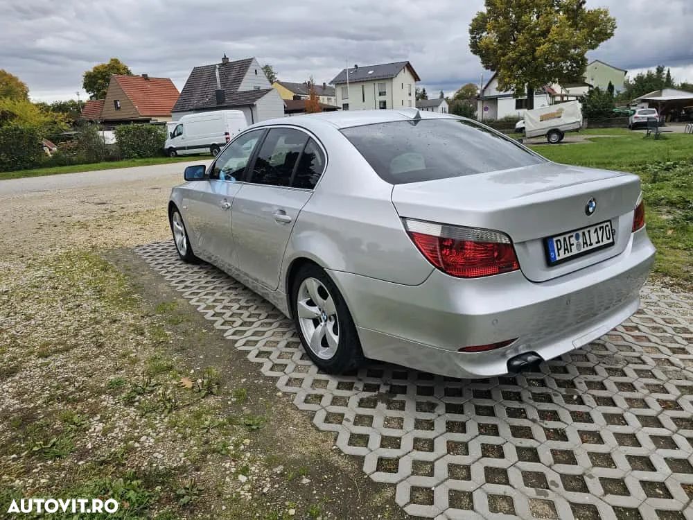 BMW Seria 5 525d Touring - 13