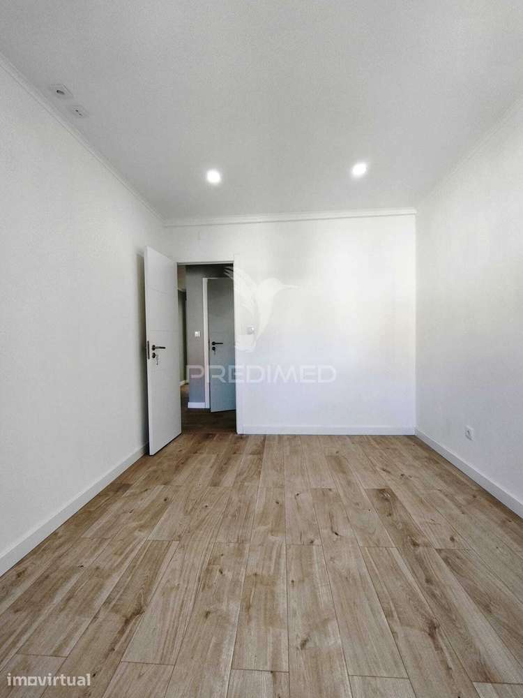 T2 +1 Totalmente Remodelado | Odivelas | Cozinha Equipada | Pronto... - Grande imagem: 5/18
