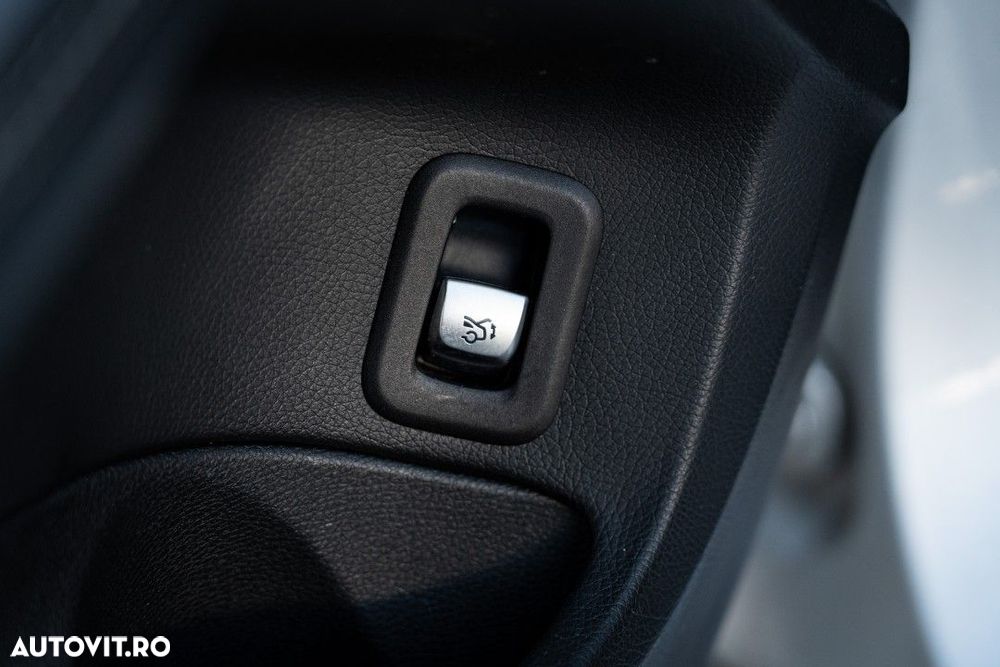 Mercedes-Benz C 200 4Matic 9G-TRONIC - 30