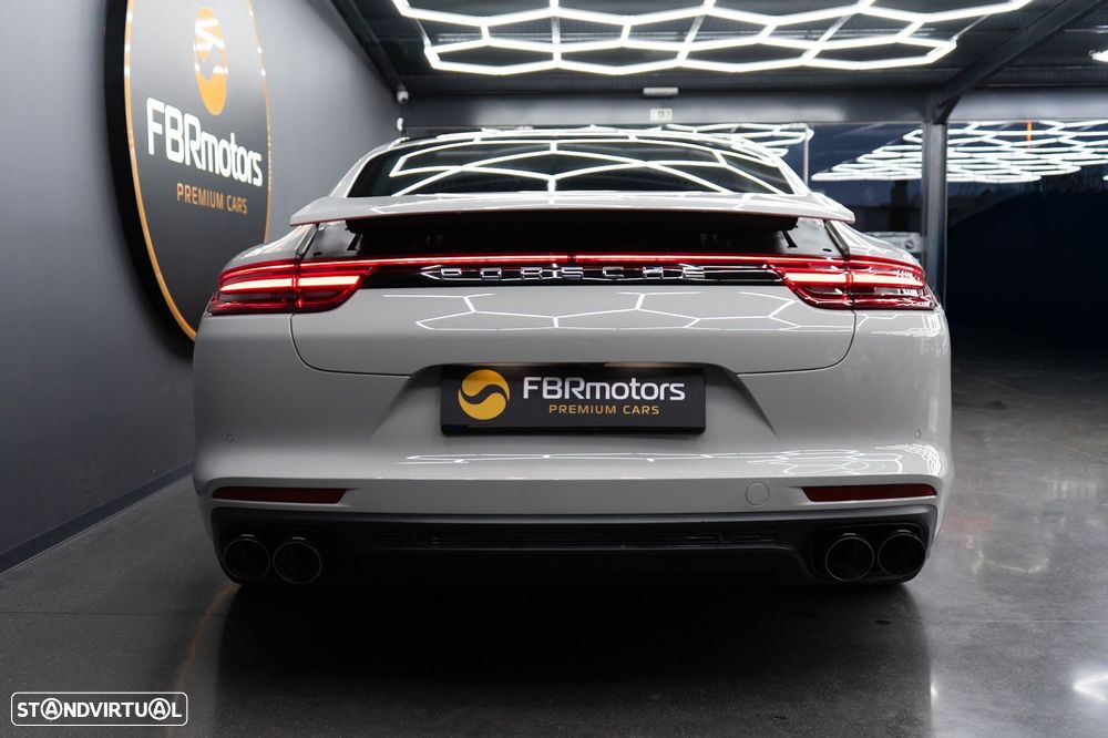 Porsche Panamera 4 E-Hybrid - 4