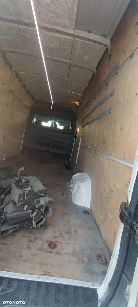 Mercedes-Benz Sprinter - 11