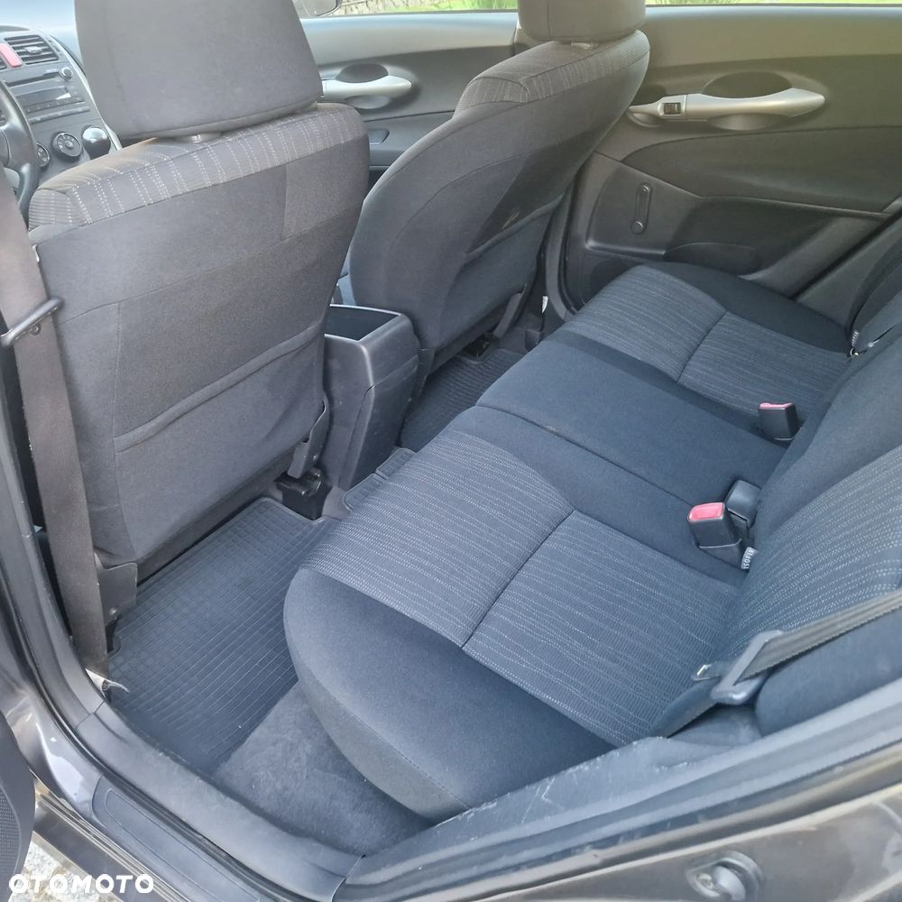 Toyota Auris 1.4 D-4D - 12