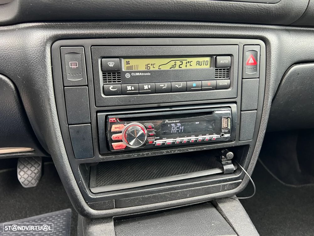 VW Passat 1.9 TDi Confortline - 16