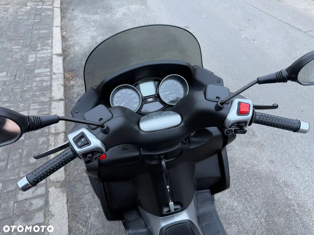 Piaggio MP-3 - 9