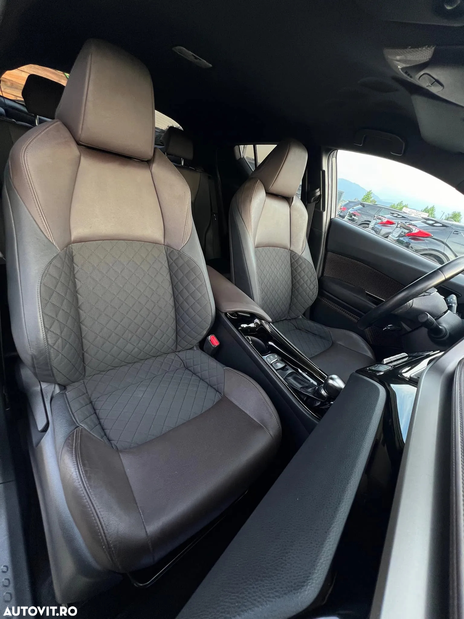Toyota C-HR Hybrid Lounge - 19