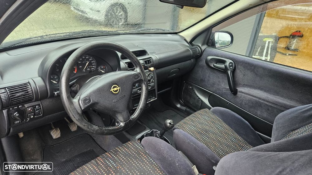 Opel Corsa 1.4 16V Sport - 8