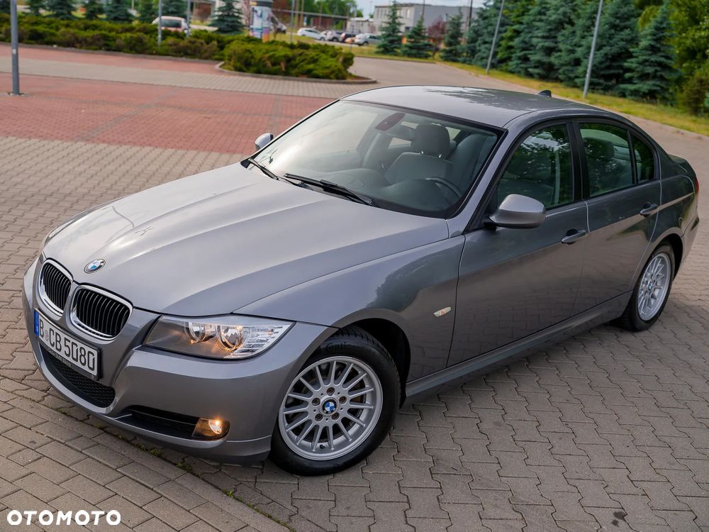 BMW Seria 3 318i Edition Exclusive - 16