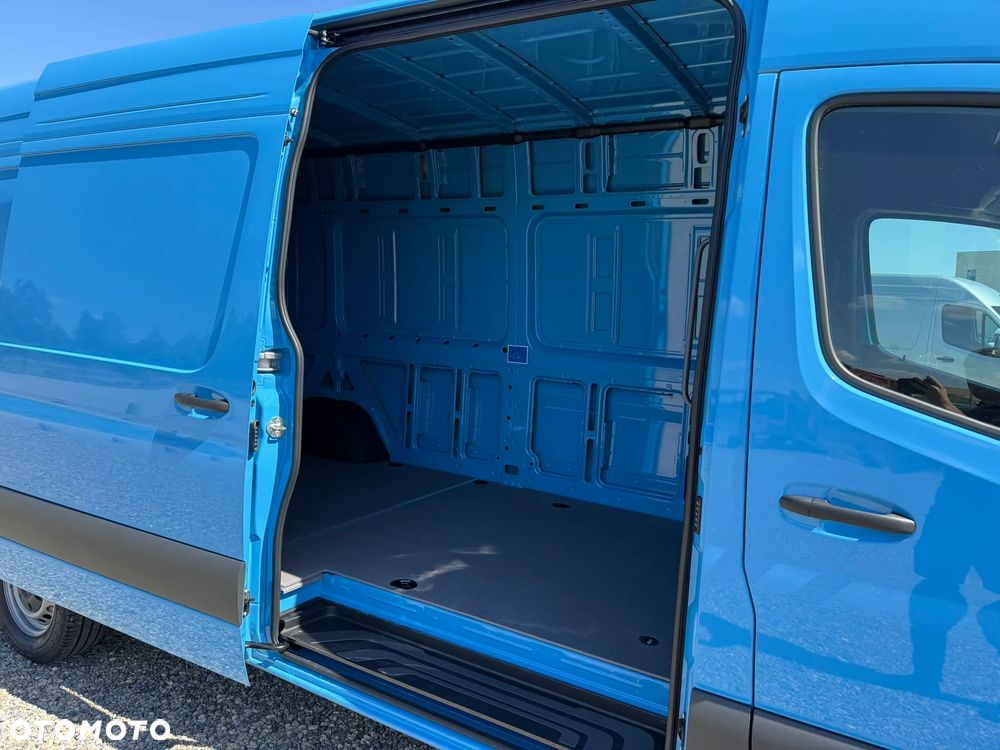 Mercedes-Benz Sprinter - 10