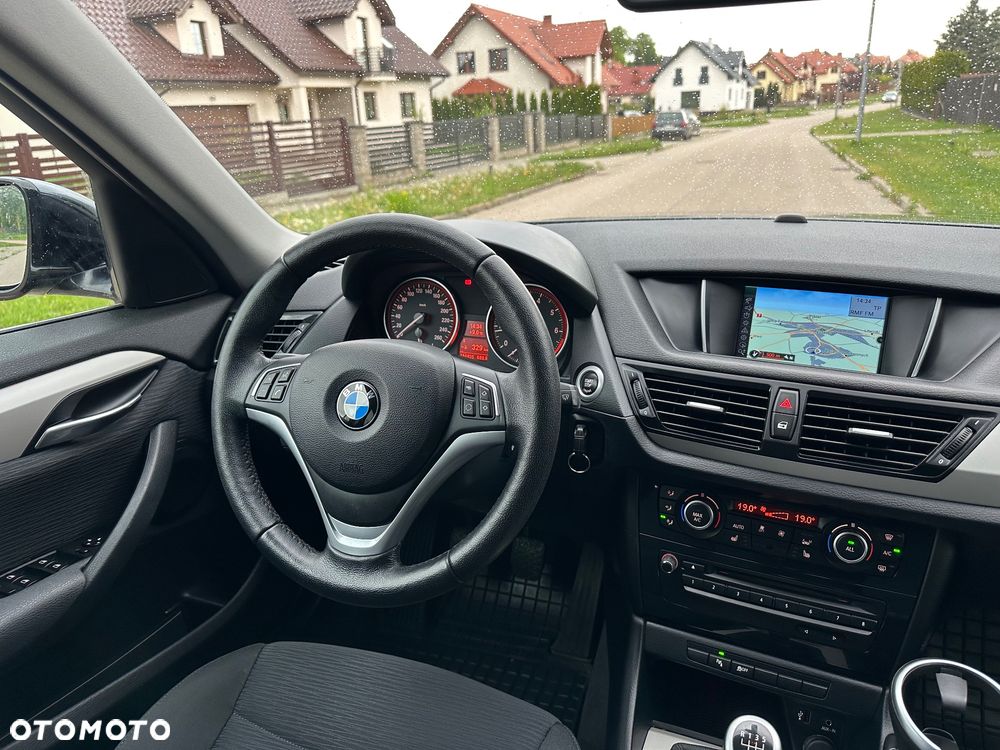 BMW X1 sDrive18i Sport Line - 18