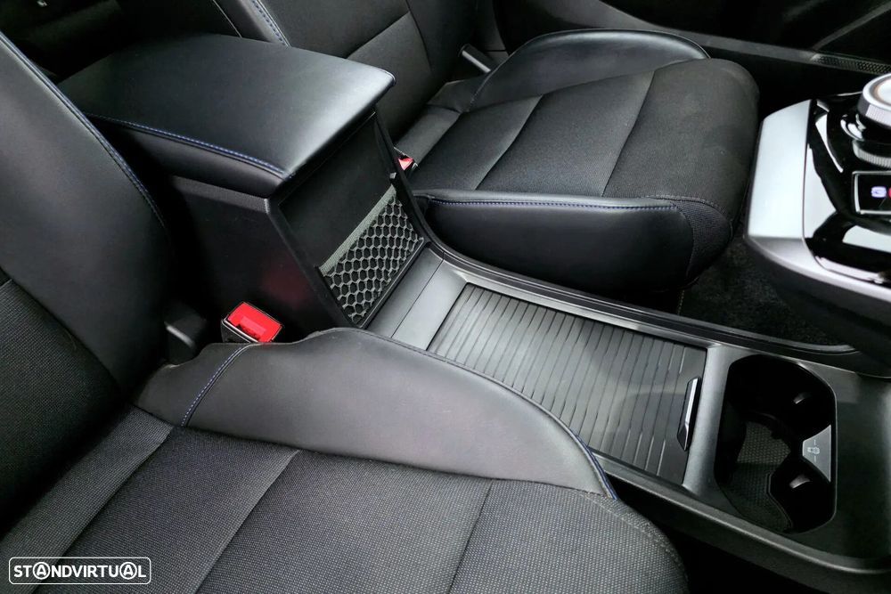 MG MG4 64 kWh Luxury - 25