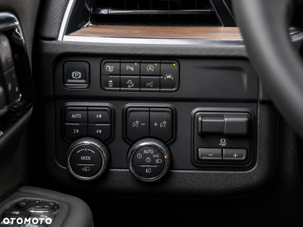 Chevrolet Suburban - 19