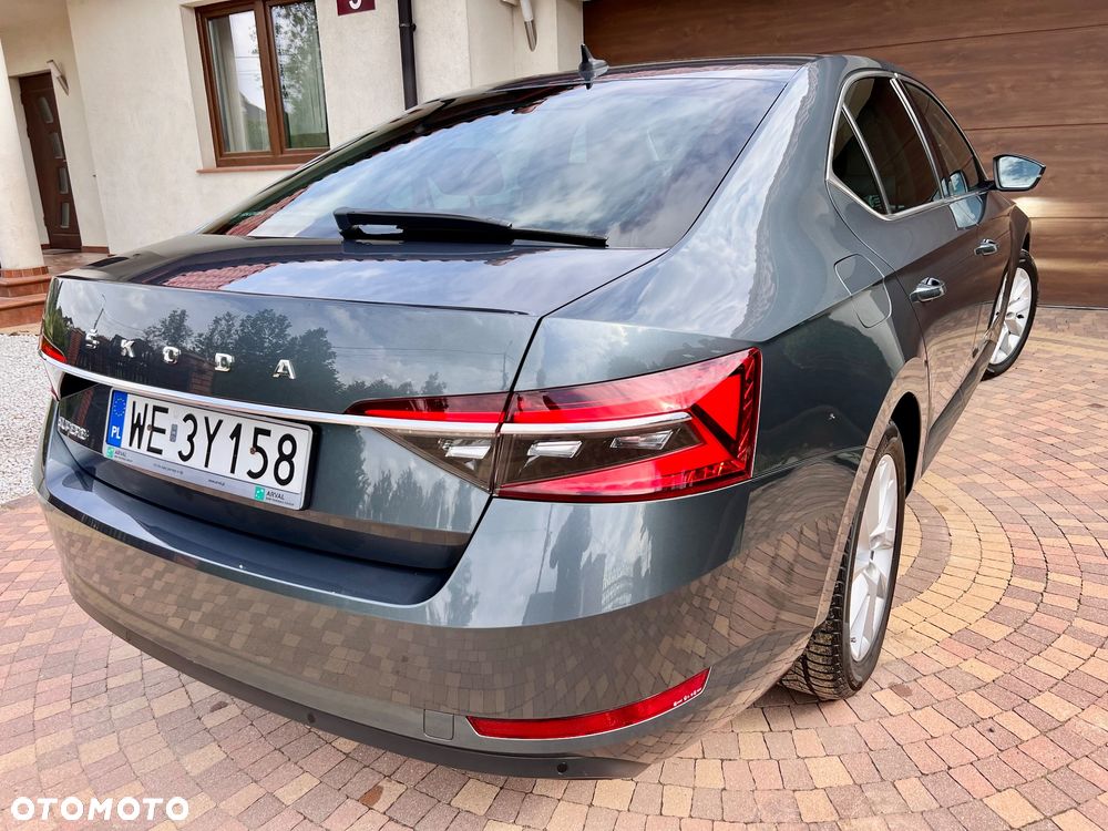 Skoda Superb ver-2-0-tdi-scr-ambition-dsg - 32