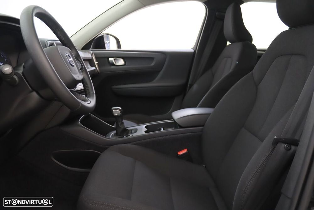 Volvo XC 40 1.5 T2 Momentum Core - 4