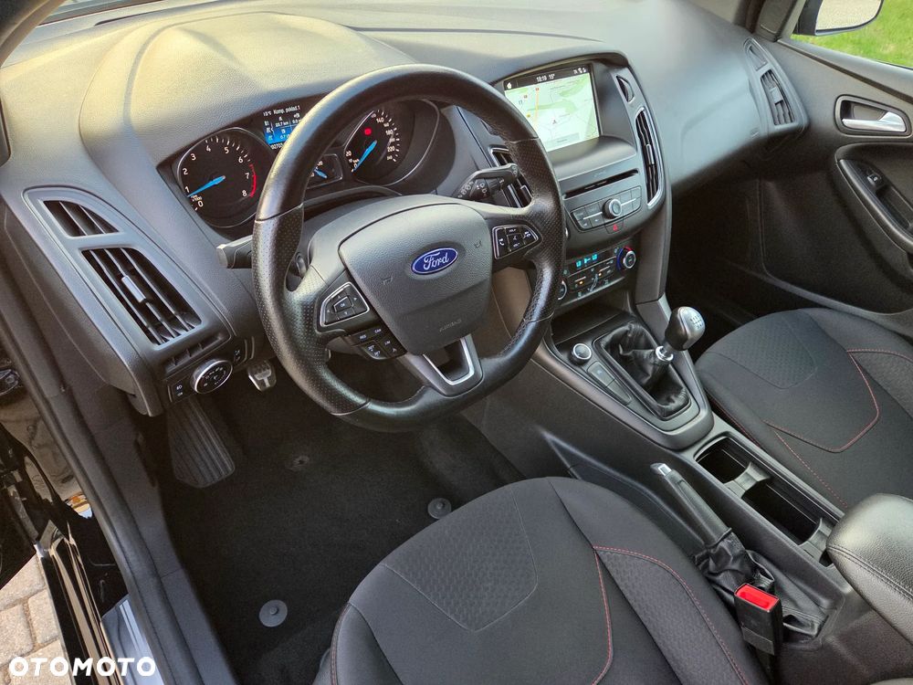 Ford Focus 1.0 EcoBoost Start-Stopp-System ST-LINE DESIGN - 24