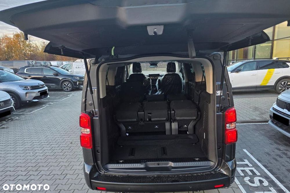 Peugeot Traveller - 8