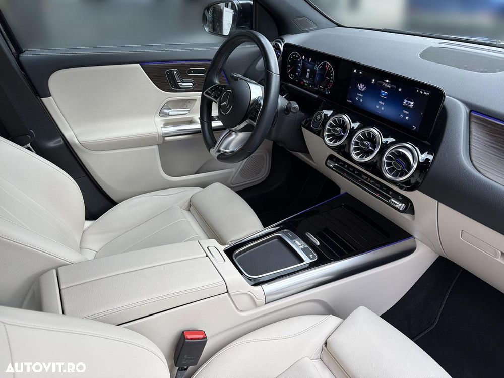 Mercedes-Benz GLA - 12