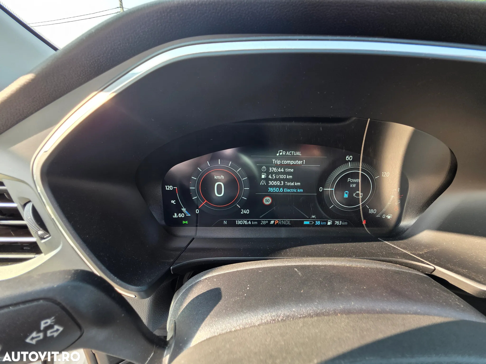 Ford Kuga - 4