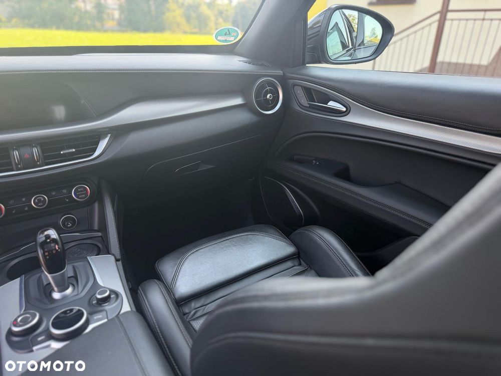 Alfa Romeo Stelvio 2.0 Turbo 16V AT8-Q4 B-Tech - 17