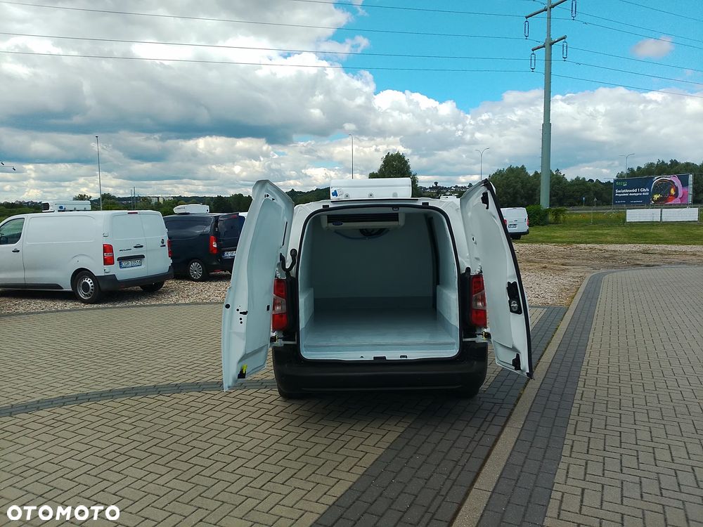 Toyota Proace Berlingo Partner Combo Doblo L2 Izoterma Chłodnia 230V Salon PL 3 osoby 2 EUPal 2,5 DMC - 14