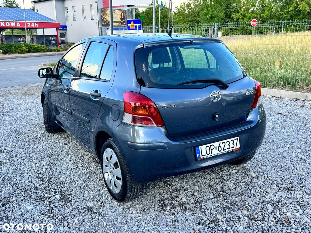 Toyota Yaris - 10