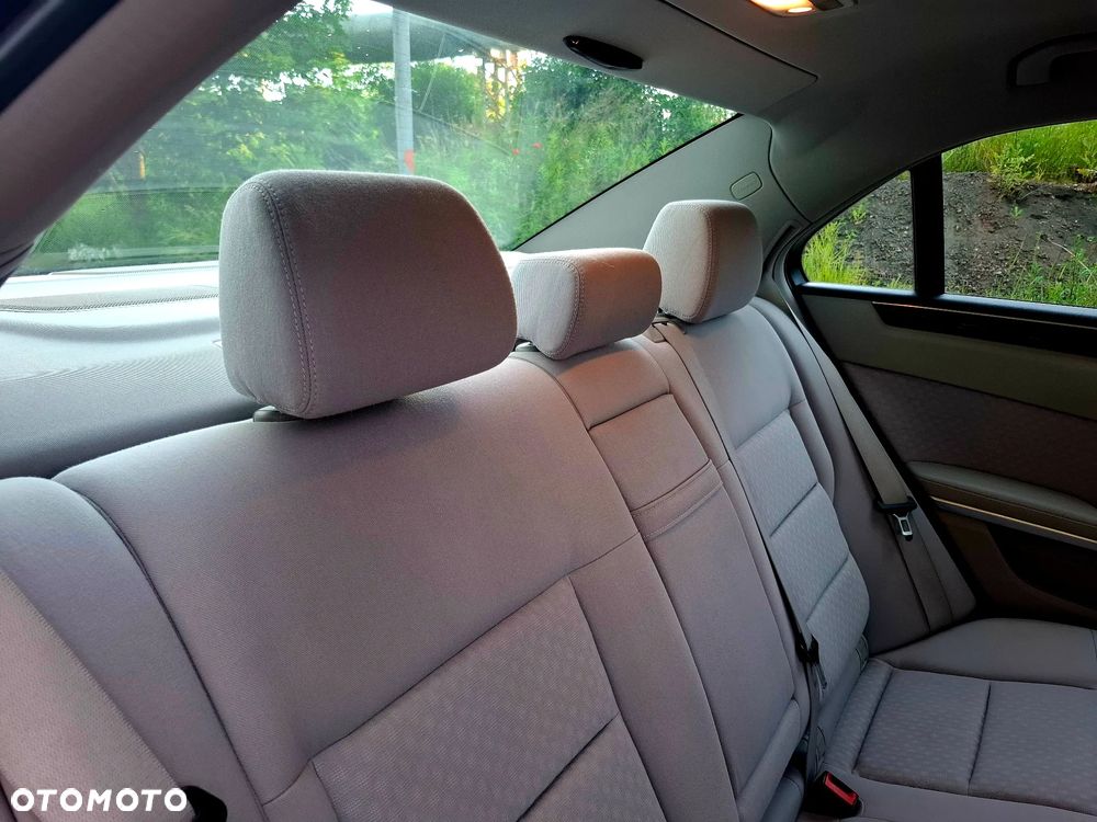 Mercedes-Benz Klasa E 220 CDI DPF BlueEFFICIENCY Elegance - 12