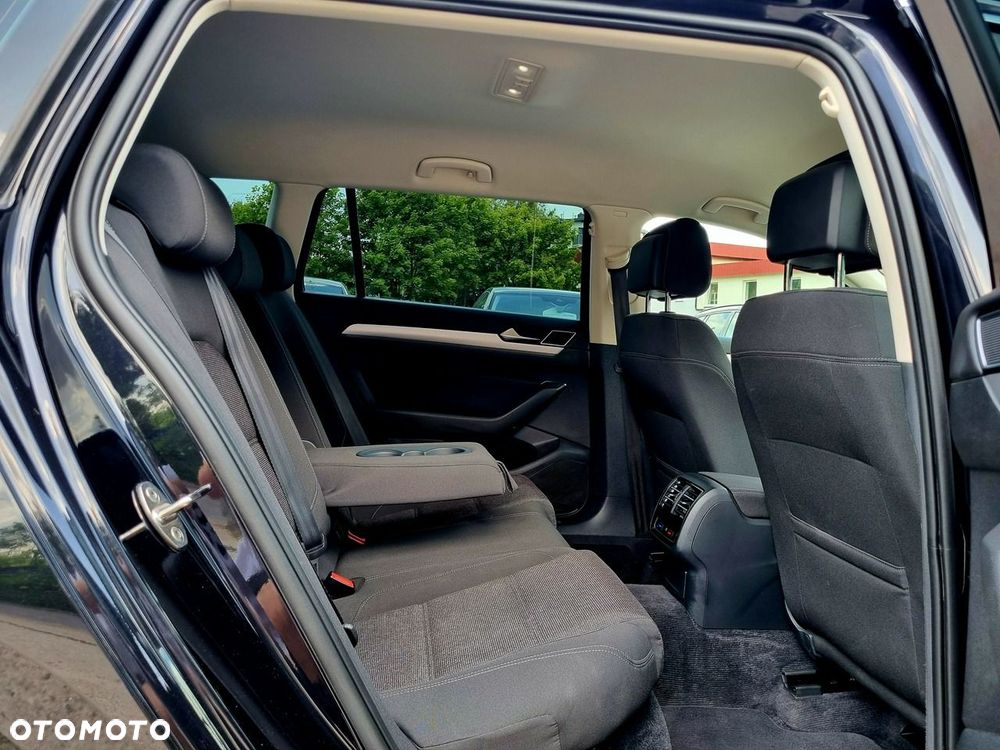 Volkswagen Passat - 13