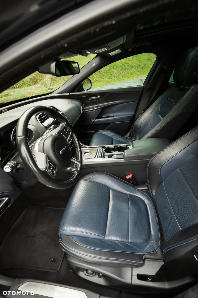 Jaguar XE S - 6