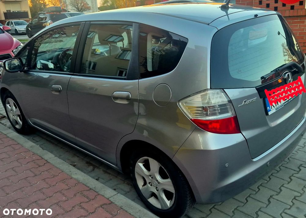 Honda Jazz 2010 photo 2