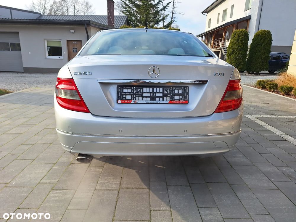 Mercedes-Benz Klasa C 250 CGI BlueEff Elegance - 14