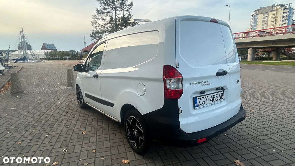 Ford Transit Courier - 20