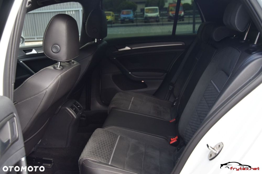 Volkswagen Golf - 23