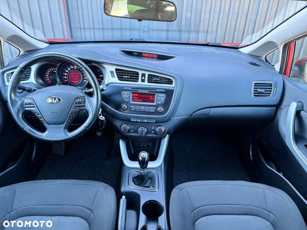 Kia Ceed 1.4 CVVT Dream-Team Edition - 13