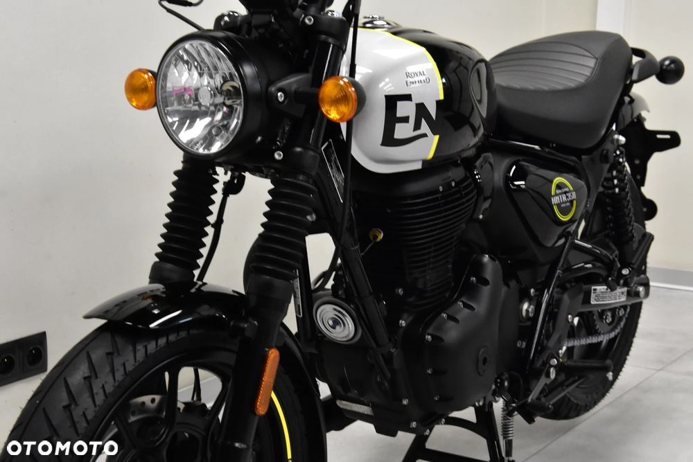 Royal Enfield HNTR - 24
