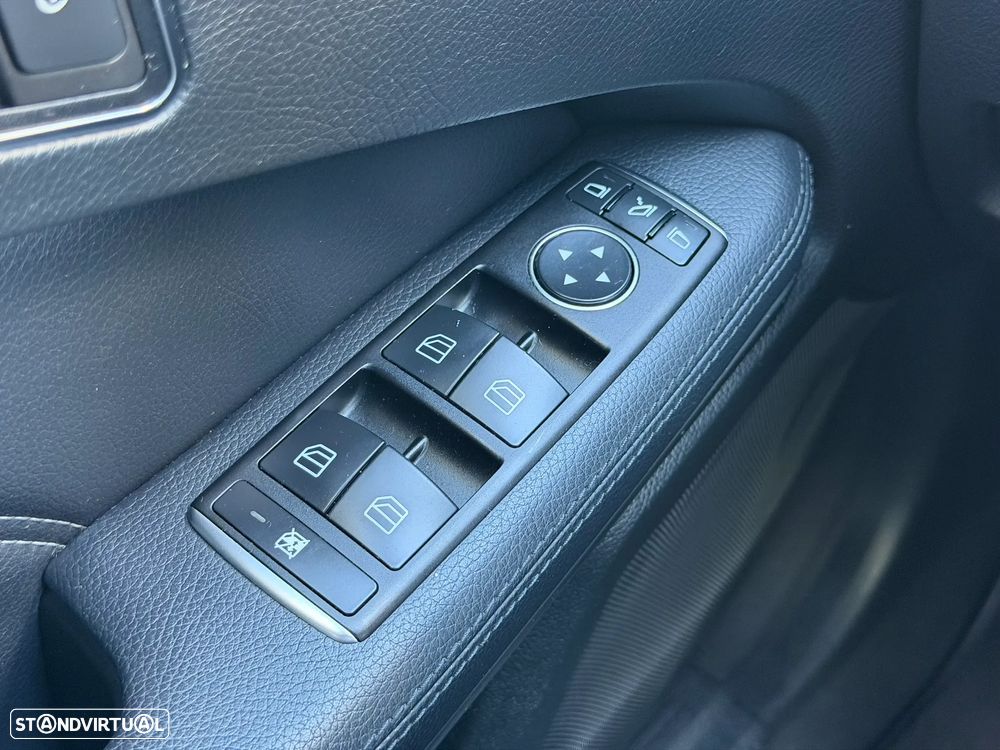 Mercedes-Benz E 300 Bluetec Hybrid Avantgarde - 16