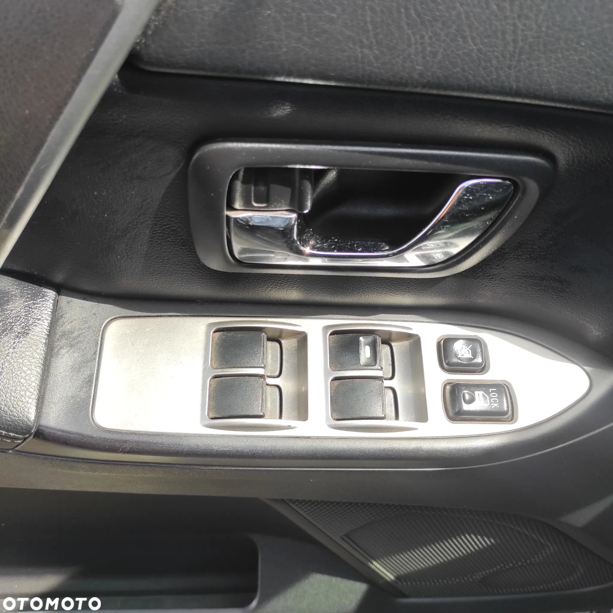 Mitsubishi Pajero - 13